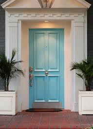 Beautiful Blue Door With Golden Handle And White Wall And White Pole Also There Are Mat In The Bottom And Two Gree Hausturen Streichen Haustur Farben Turfarben