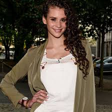 November 1994 in eberswalde) ist ein deutsches model. Betty Taube Betty Willst Du Dir Wirklich Die Bruste Vergrossern Lassen Cosmopolitan