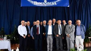 Banca d'alba presenta le attività e i dati relativi al primo semestre 2016, dopo che a maggio 14.182 soci presenti in assemblea hanno approvato tra gli amministratori della banca, confermatissimo pierpaolo stra che assume l'incarico di presidente del comitato esecutivo di banca d'alba. Banca D Alba Premia La Fedelta Riconoscimenti Ai Soci Che Da Piu Di 35 Anni Hanno Scelto La Differenza Atnews It