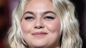 #louane #belier #la famille bélier #quelqu'un ma dit #qualité #quality #write #écrire #ecrire #ecriture #pensee #pensée #pensé quand on souriait pour rien. Louane Se Confie Sur Cet Homme De L Ombre Qui A Joue Un Role Crucial Dans Sa Carriere Rtl People