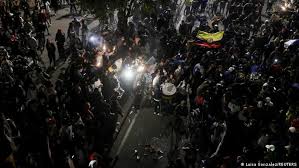 La protesta en colombia no solo ocurre en el asfalto. Colombia Protesta De Nuevo Contra La Violencia Policial Colombia En Dw Dw 09 05 2021