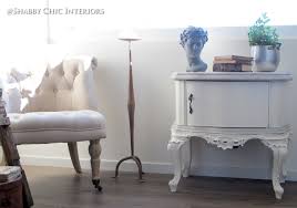 Si tratta di un comodino chippendale della seconda metà del secolo scorso. Storia Di Un Comodino Shabby Chic Interiors