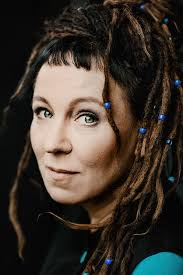 Olga tokarczuk est une romancière et essayiste polonaise. Online 2021 William Phillips Lecture Scientomancy Or Divination By Science By Olga Tokarczuk