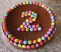 smarties kuchen rezept mit bild von letta22 chefkoch de cakedecorating kuchen kindergeburtstag kindergeburtstag kuchen 2 jahre smarties kuchen