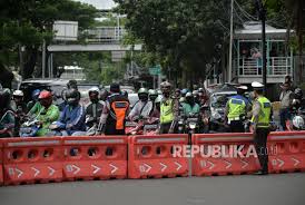Ia dikabarkan meninggal dunia di rumah sakit yarsi, jakarta. Rlvygn9veestum