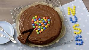 Kuchen in einer gebutterten und bemehlten form nach wahl im vorgeheizten r. Schoko Nuss Kuchen
