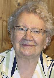 Ehrennadel für viele Verdienste im Ehrenamt. <b>Hedwig Bauer</b> wird heute 85 . - 72413444