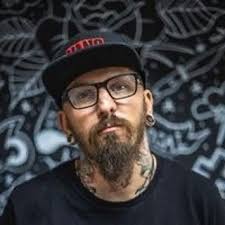 Both have their strengths…I prefer coils for traditional and large  outlines, pen for fineline, stipple shading and large mags. I like that  coils are handmade by our fellow artists…the skill being passed