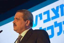 מפכל המשטרה רוני אלשיך זומן לבירור בכנסת בעקבות טענות כי שכר חוקרים פרטיים שיאספו מידע על חוקרי ראש חבר הכנסת אמסלם מתח ביקורת על פגישת המפכלים לשעבר עם המפכל רוני אלשיך. Www Davar1 Co Il Wp Content Uploads 2018 12 201