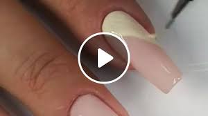 They used to do it for decorating and protecting the plates of the nails. Floral Nail Beauty Video Gifs Nails Nail Designs Floral Nails Champagne Centerpiece New Nail