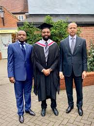 Les auditions à l'aveugle (8×07). The Voice Of Congo On Twitter Moise Katumbi A La Ceremonie De Remise Des Diplomes De Son Fils A Londres Viola Ce Qui Explique Son Absence De Deux Jours A La