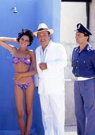 Dopo una gaffe in vaticano il commissario lo gatto è spedito nell'isola di favignana (egadi). Manuela Bellugi Una Peste Il Commissario Montalbeno Facebook