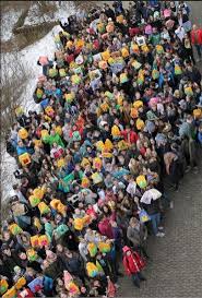 Sie sind ganz offiziell champions: Projekt Taschen Fur Die Zeltschule Bev 12 Die Ubergabe Berufsfachschule Ernahrung Und Versorgung