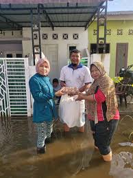Langsung aja aq bengong sambil mengangukan kepala tanda setuju,, dan kami pergi ke tempat makan di nsitu kami banyak berceloteh. Smk Negeri 1 Kota Tanjungbalai