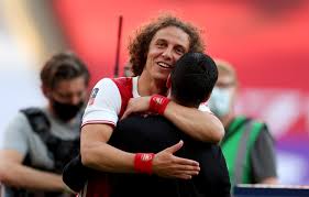 Luiz debuteerde in 2010 in het braziliaans voetbalelftal. Arsenal And David Luiz Agree To Summer Exit From North London