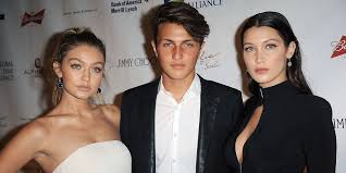 Jun 25, 2021 · model gigi hadid knows a lot about beauty and makeup thanks to her years of hitting the catwalk. Gigi Hadid Bella Hadid S Brother Is A Model Anwar Hadid Signs With Img