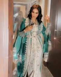 فنانة العرب احلام الشامسي on instagram قبل دخول فنانة العرب المسرح ahlamalshamsi moroccan style style kimono top
