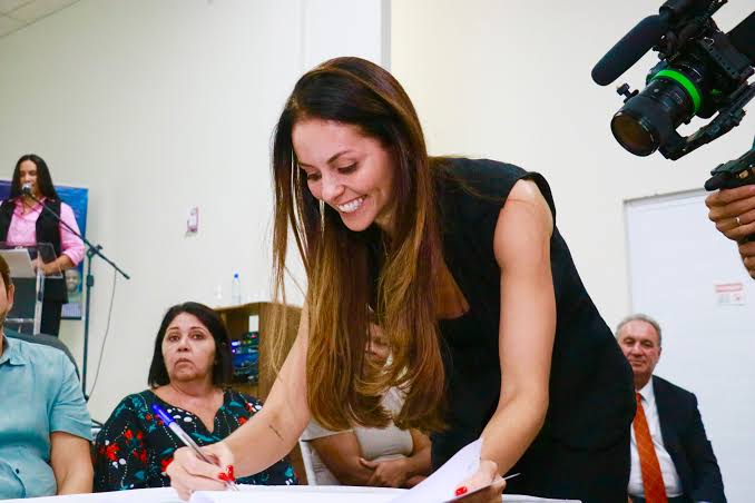 Prefeitura de Lagoa Grande instala a Agência Bravo de Desenvolvimento Econômico e Turismo e firma parcerias com o Governo do Estado para impulsionar o empreendedorismo através de concessão crédito da AGE/PE -