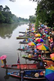 Floating Market By Izhameffendi Via Flickr The Market Is Situated In Tambon Klonghae In Hat Yai District Thai Places To Travel Thailand Travel Travel Photos