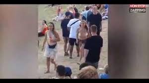 Un joueur allemand touche la poitrine d'une femme arbitre : Un Homme A La Mauvaise Idee De Toucher Les Seins D Une Fille Topless Video Sur Orange Videos