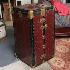 There are two types of camels: Indestructo Steamer Trunk Steamer Trunk Antique Auctions Steamer