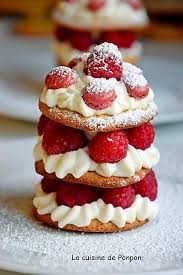 Etages De Framboises De Dacquoises Et Chantilly Recette Desserts Fantaisie Alimentation Gateaux Et Desserts