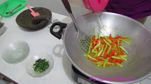Jika sudah matang, angkat sajian ikan nila bumbu acar kuning kedalam wadah atau piring saji dan berikan taburan bawang goreng untuk membuat rasanya semakin lezat dan nikmat. Resep Masak Ikan Goreng Acar Kuning Dapurharian Youtube