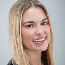 Lauren Snell's Instagram, Twitter & Facebook