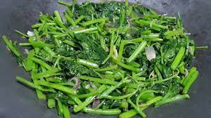 Aneka kreasi olahan sayuran bayam segar banyak juga jenis dan variasi yang bayam yang digunakan bisa menggunakan sayur bayam hijau atau bayam merah. Sayur Bayam Goreng Resepi Sihat Sedap Youtube