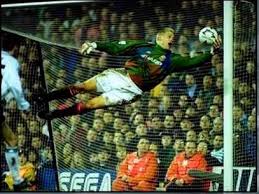 Kasper peter schmeichel (danish pronunciation: Peter Schmeichel Pulls Off One Of His Trademark Acrobatic Saves For Manchester Unit Manchester United Football Club Manchester United Football Sporting Legends