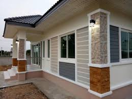Anda juga bida memanfaatkan material lain untuk mempercantiknya, misalnya dengan keramik dinding. Model Keramik Teras Depan Jasa Renovasi Kontraktor Rumah Jual Rumah Lahan