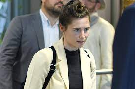 For one, knox's case took place in italy and came while she was studying abroad. Amanda Knox Denies She S Profiting Off Roommate S Death