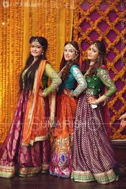 Pakkistani Bride Pinned By Sidrahyounas Pakistani Mehndi Dress Pakistani Wedding Dresses Mehndi Outfit