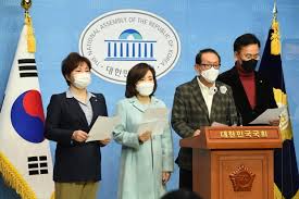 김학의 전 차관은 지난달 29일 결심 공판에서 별장에 간 기억이 없다고 주장한 바. êµ­ë¯¼ì˜íž˜ ì´ì„±ìœ¤ ê¹€í•™ì˜ ë¶ˆë²•ì¶œê¸ˆ ìˆ˜ì‚¬ ë§‰ì•˜ë‹¤ ê²€ì°° ë†ë‹¨ í•œê²½ë‹·ì»´