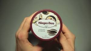 Cookies & cream dazzler cookies and cream ice cream layered with hot fudge and chocolate cookie pieces topped with whipped cream and cookie crunch. Haagen Dazs Cookies And Cream Review Youtube