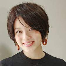 前髪を斜めに切りたい 作り方カタログ見本とセルフでかわいくできる流し方アレンジ法まとめ 美的 com 前髪長め ショートボブ 伸ばしかけ ショート