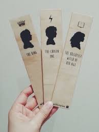 We all know that the books are big and that can be a bit intimidating for young readers! Pin By Yamile On Harry Potter Harry Potter Bookmark Harry Potter Diy Harry Potter Crafts