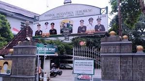 Hi sobat planters tim keuangan dan umum serta pengolahan melakukan kegiatan penghitungan gula produksi sebelum disimpan di gudang gula. 122 Tahun Tebuireng Dan Persandingan Pesantren Dengan Pabrik Gula