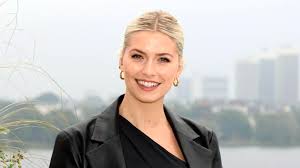 At the beginning of 2006, she attended a casting call for germany's next topmodel (2006) hosted. Lena Gercke Zeigt Seltenes Selfie Mit Ihrem Freund Dustin Schone