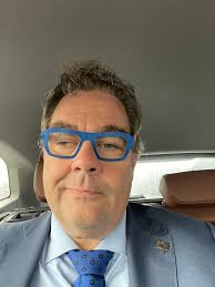 Never mind them the hand wey knack Egede will surely be rich