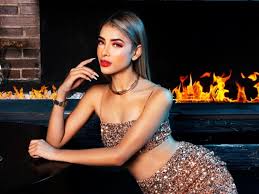 ArianaRoux (23 YO woman) XXX hot live cam sex show - Chat and webcam sex  with ArianaRoux