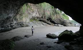 Karang bolong anyer yang terletak di banten adalah salah satu kawasan wisata anyer yang menjadi favorit. 10 Gambar Pantai Karang Bolong Kebumen Harga Biaya Masuk Lokasi Alamat Fasilitas Di Sekitar Hotel Terdekat Misteri Mitos Rute Menuju Wisata Jejakpiknik Com