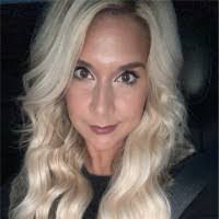 Shelly Swank's Instagram, Twitter & Facebook