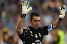 E intanto si gode i complimenti di buffon: Italy S Legendary Goalkeeper Gianluigi Buffon Ends 17 Year Spell With Juventus Signs Deal With Psg India Com