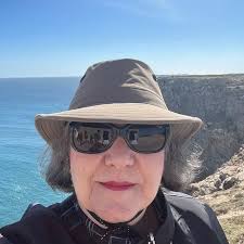 Jaja! ¡Ponte en las filas de la iglesia buscando cajas de comida, 💩cabeza!