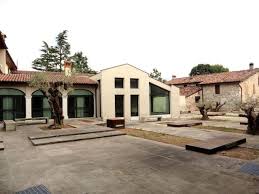 Vivere In Un Antica Cascina Storica Ristrutturata In Ampi Spazi Luminosi E Funzionali Il Tuo Loft In Provincia Di B Stili Di Casa Immobiliare Appartamenti