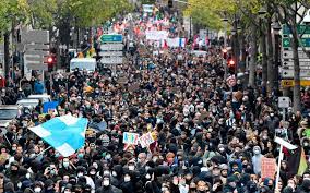 The most spectacular manifestation of these was the may 1968 protests in france, in which students linked up with wildcat strikes of up to ten million workers,. Loi Securite Globale 52 350 Manifestants En France Selon L Interieur Le Parisien