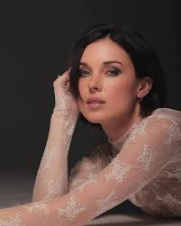 Bravo to the young lady who plays Willow she's finally getting a spicy  storyline and stepping up. I don't know if it has anything to do with the  new sassy haircut either