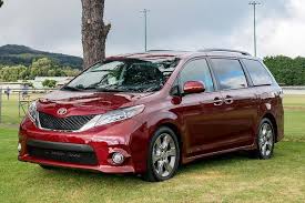 2017 Chrysler Pacifica Vs 2017 Toyota Sienna Which Is