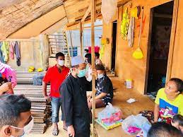 Menurut ebit, kesungguhan tengku mahkota. Ustaz Ebit Lew Redah Tapak Pembinaan Hulur Bantuan Buat Warga Asing
